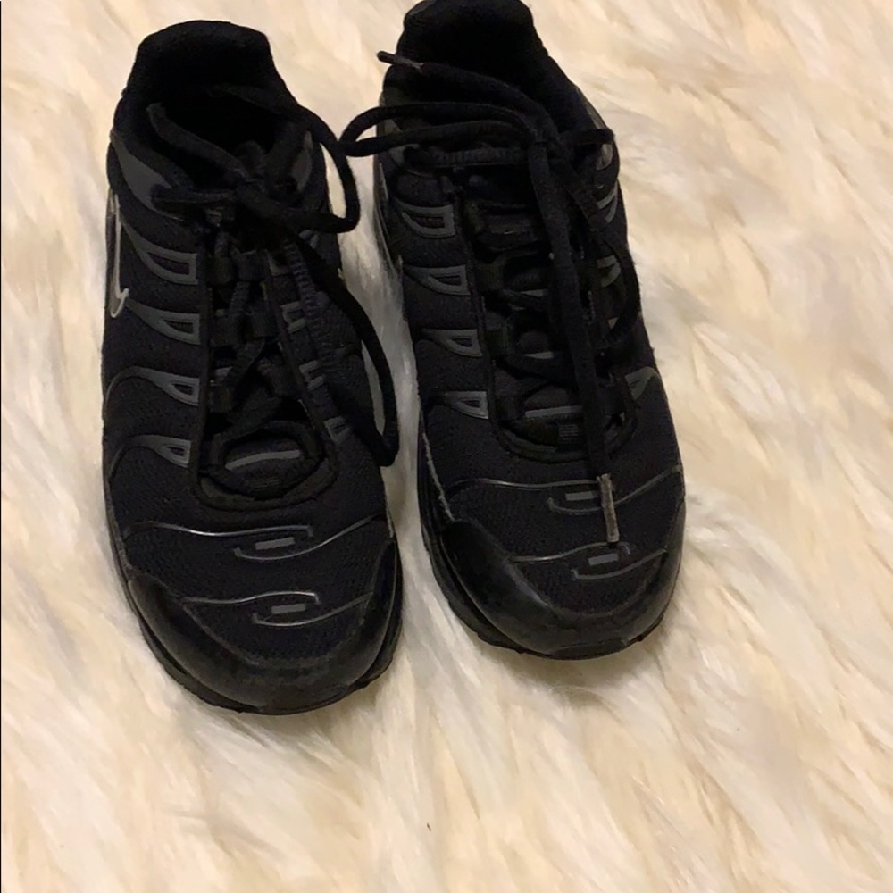 Girls Vapor Airmax black size 1Y